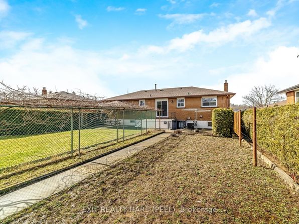 7 Meadowland Gate, Brampton, ON L6W 3N8