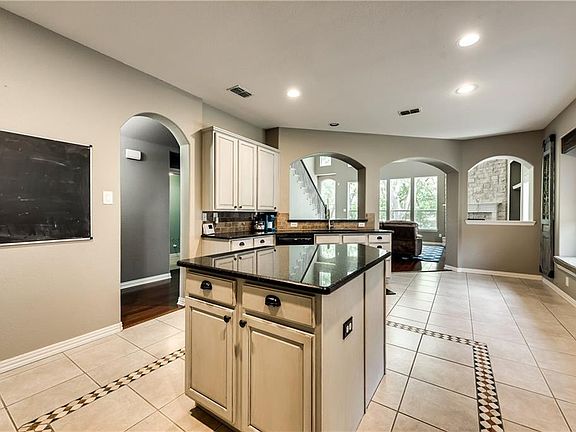 5th image of 412 Lake Village Dr