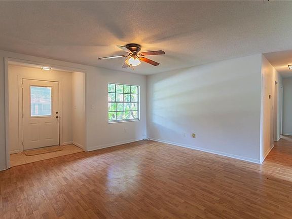 4th image of 811 Judy Ave