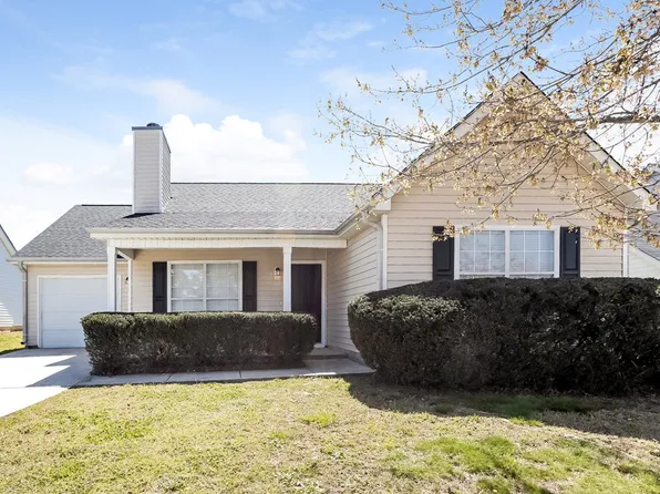 1077 Meadow Glen Cir, Fairburn, GA 30213
