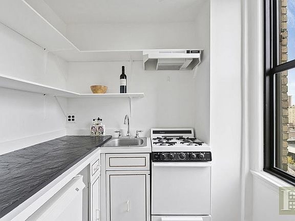 4th image of 225 Central Park N #1507A