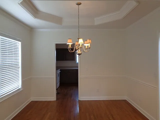 5 bed, 2.5 bath, 2515 sqft, $2,875 — Photo 3
