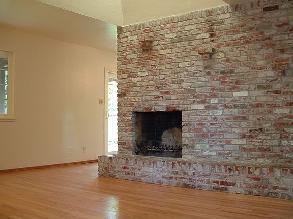 2nd image of 1527 Wakefield Way