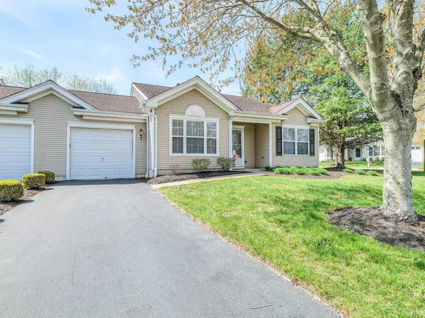 628 Regency Dr, Absecon, NJ 08205