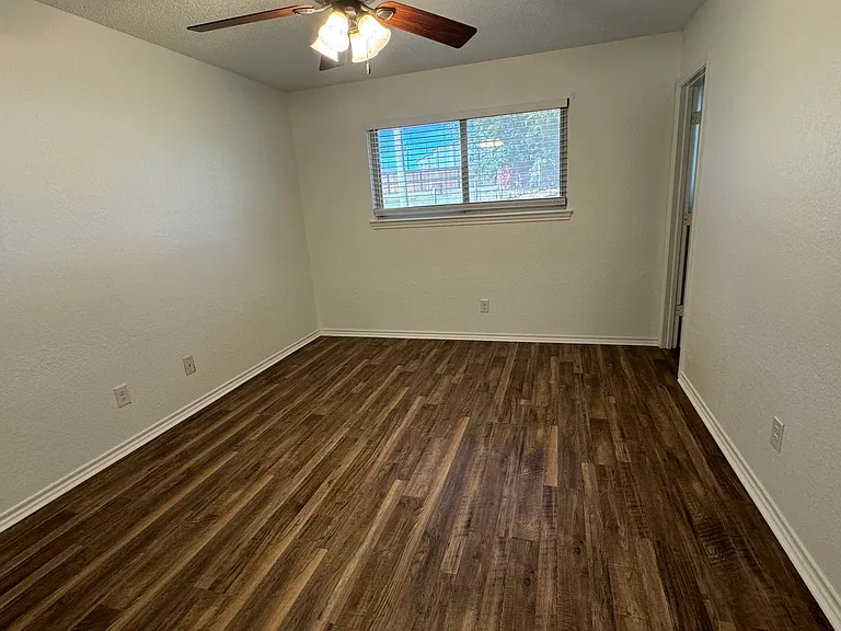 2231 E Renfro St — Photo 11