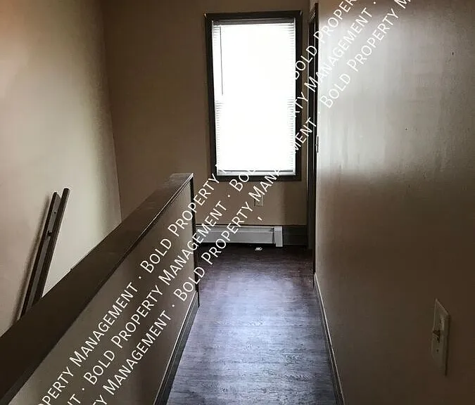 547 N 10th St #3 — Photo 8