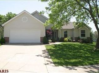 1310 Summers End Dr, Fenton, MO 63026