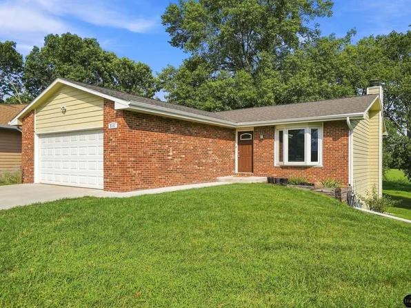 5101 Rosebriar Ct, Lincoln, NE 68516