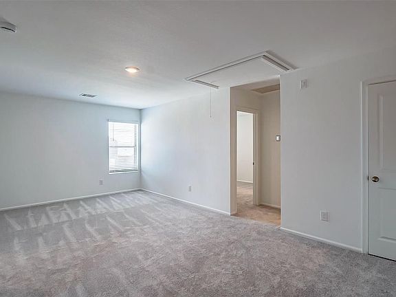 5th image of 1495 Twilight Green Dr