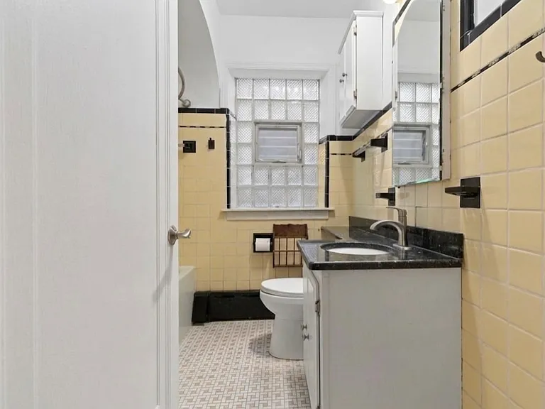 5845 W Ainslie St #1 — Photo 3