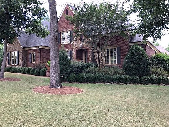 3rd image of 160 Greenbrier Lakes Blvd