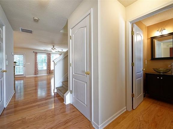 4th image of 280 Fox Creek Blvd