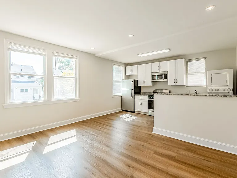 535 Mellon St SE — Photo 12