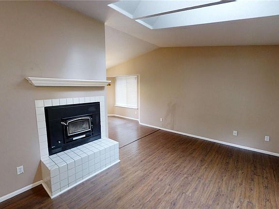 3rd image of 8516 Harvard Ct SE
