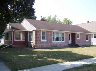 805 Parriott St, Aplington, IA 50604
