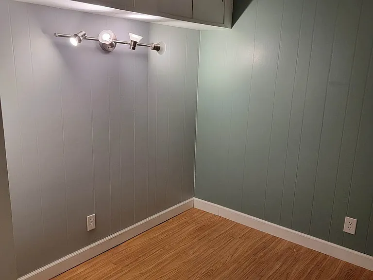 437 E Doty Ave — Photo 28