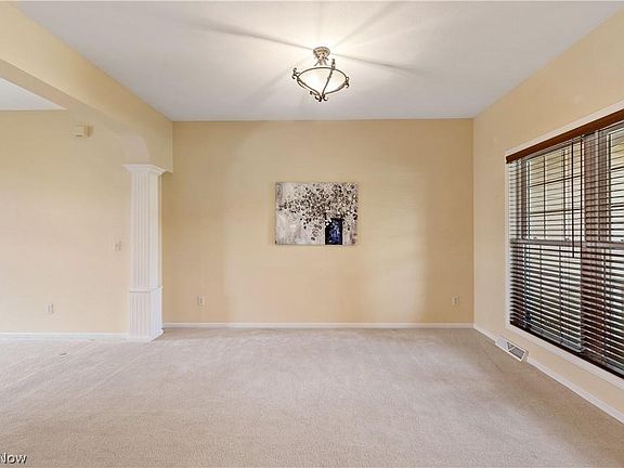 4th image of 1086 Fairfield Dr