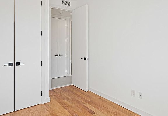 4th image of 722 Hinsdale St #2A