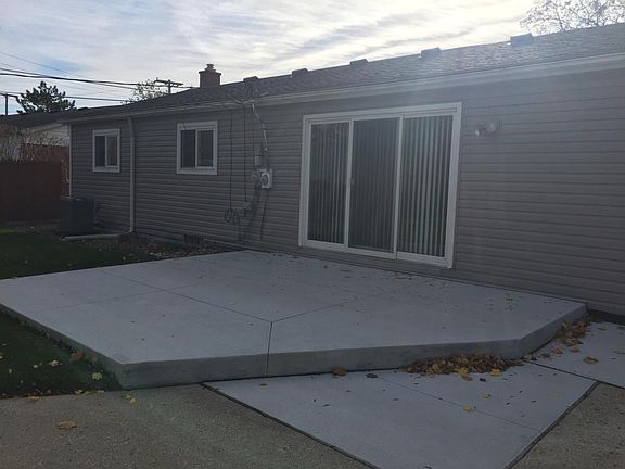 3rd image of 37944 Lyndon St