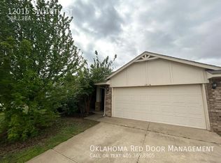 12016 SW 10th St, Yukon, OK 73099