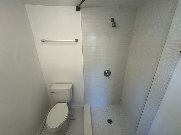 3rd image of 2712 Jupiter Ave