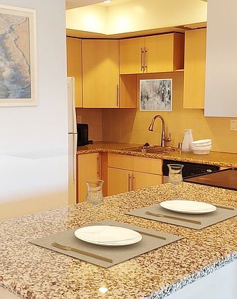 5th image of 1351 N Crescent Heights Blvd APT 305