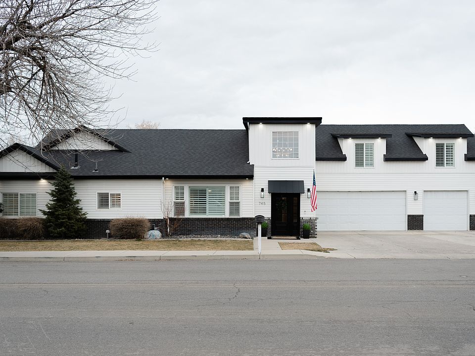 1st image of 745 E Maple St