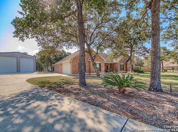 3rd image of 309 Rose Garden Dr
