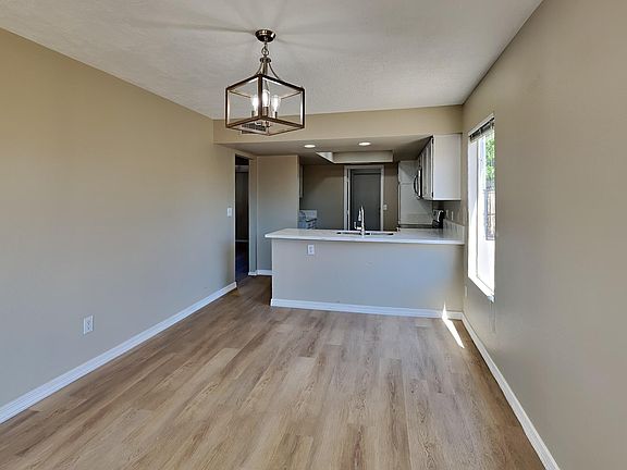 3rd image of 1660 N DIEGO Street