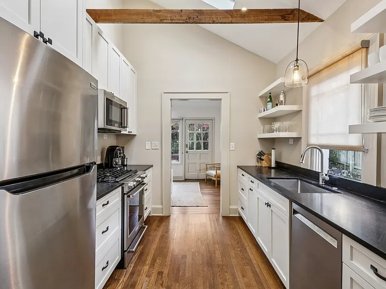 807 Lake Ave NE — Photo 20