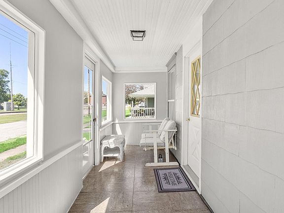 4th image of 307 E Oneida St