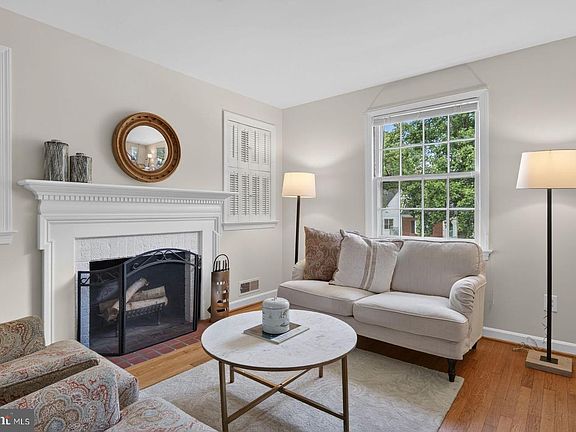 5th image of 986 N Powhatan St