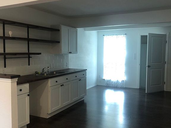 5th image of 206 Notre Dame Dr Unit 1