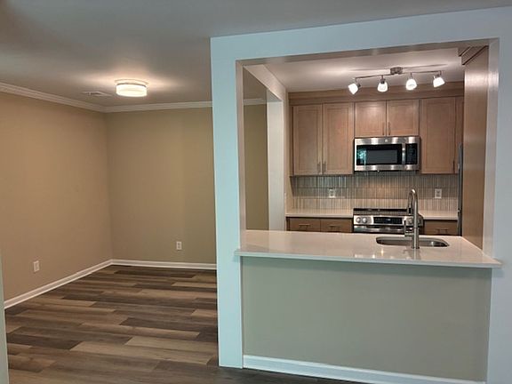 5th image of 1920 5th St #16