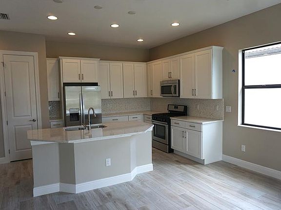 3rd image of 10111 Marbella Dr