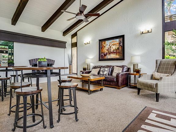 5th image of 15200 Magnolia St #41