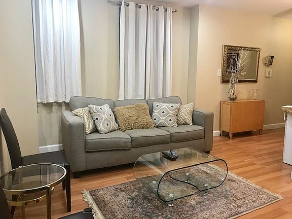 4th image of 150 W 50th St #930D