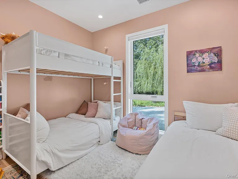 6710 Soundview Ave — Photo 16