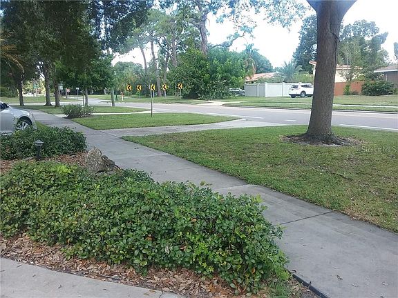 2nd image of 2566 Ringling Blvd