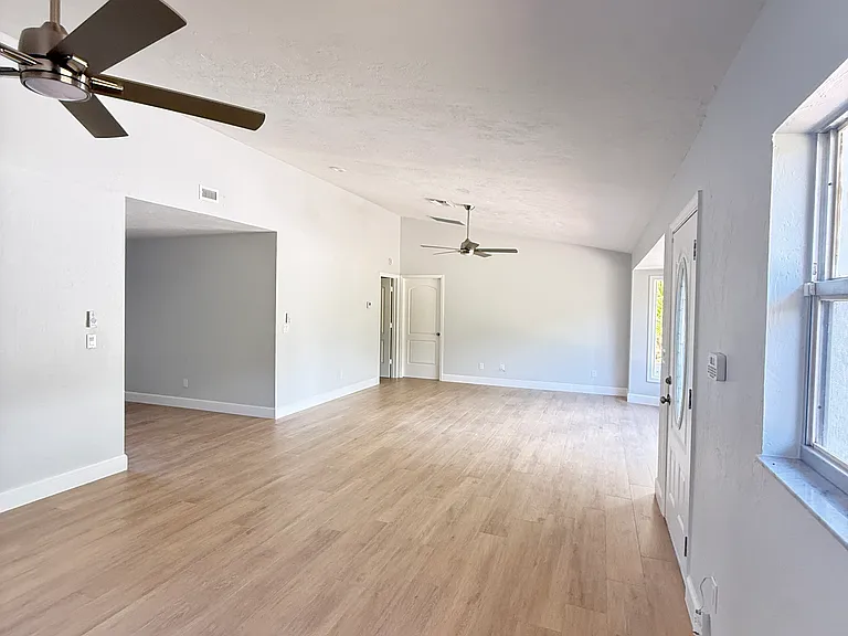 25356 Pinson Dr — Photo 4