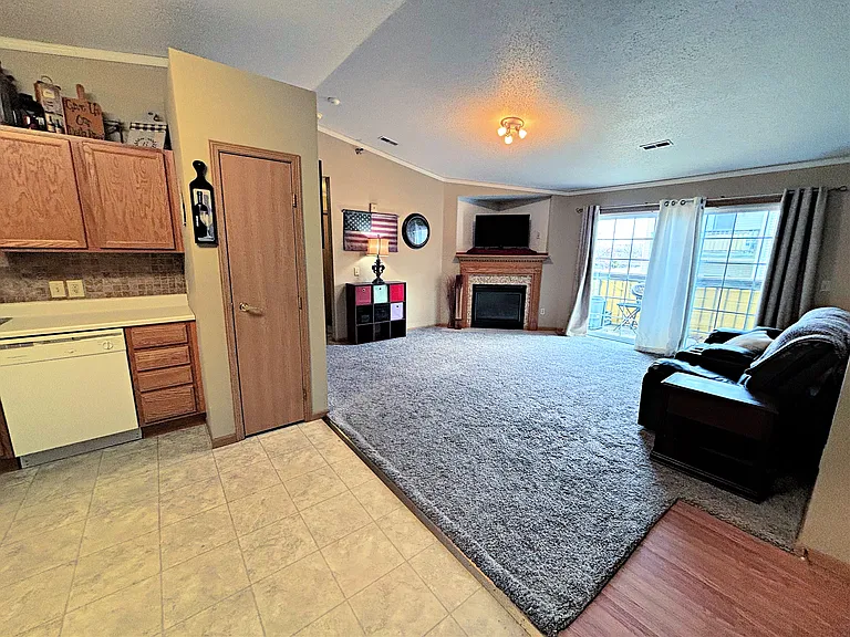 7430 S Louise Ave #301 — Photo 4