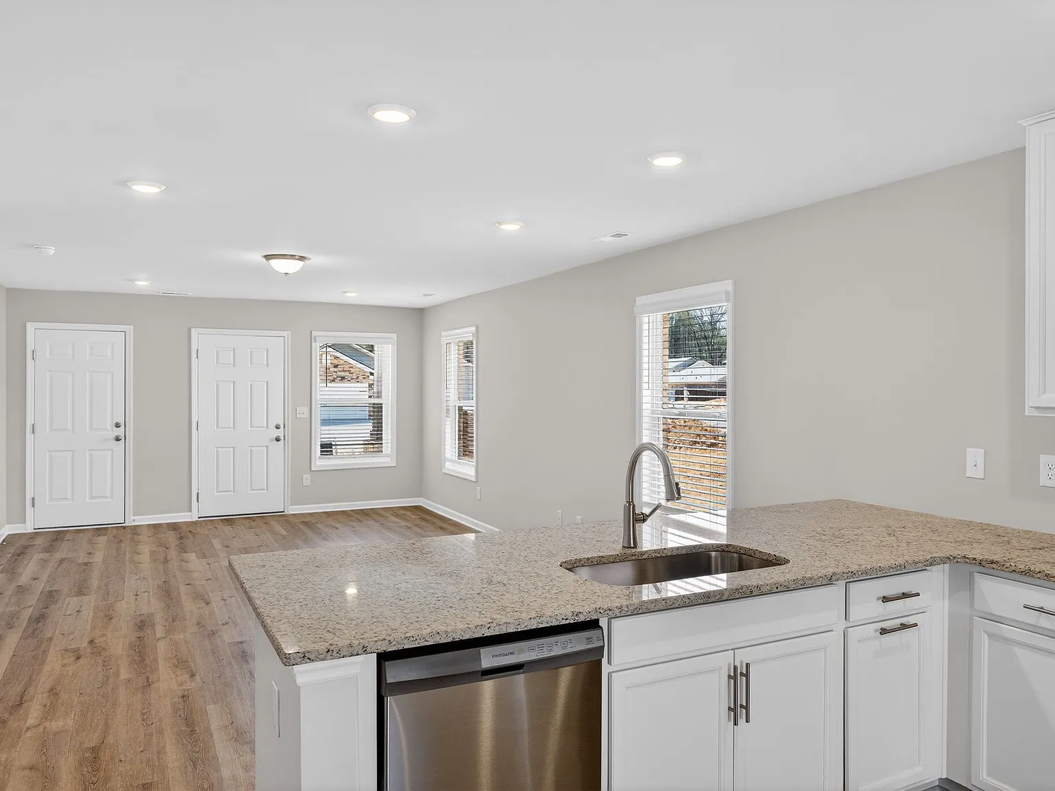 3 bed, 1402 sqft, $1,795 — Photo 3