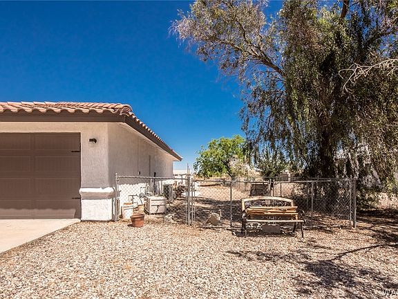 3rd image of 2240 Arapaho Rd