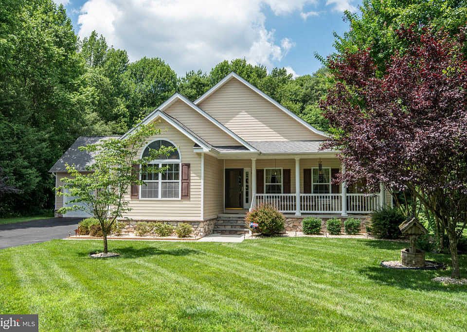 1st image of 27 Beacon Cir