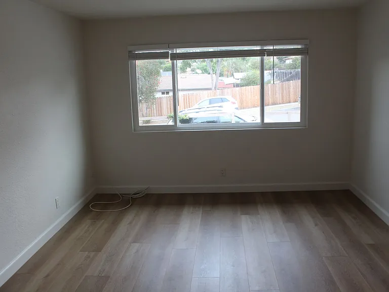 331 Rebecca Ave — Photo 8