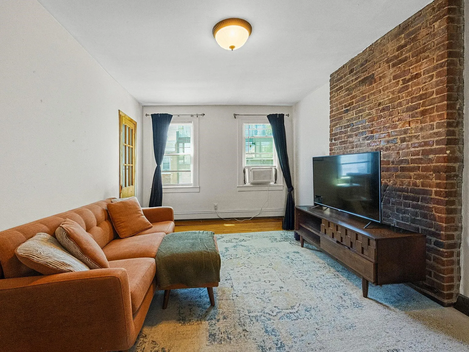 2 bed, 1.0 bath, $3,500 — Photo 1