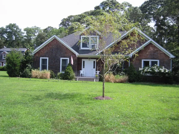 https://photos.zillowstatic.com/fp/cfb270ce2a284ec3bd027ebab9e32345-p_e.webp