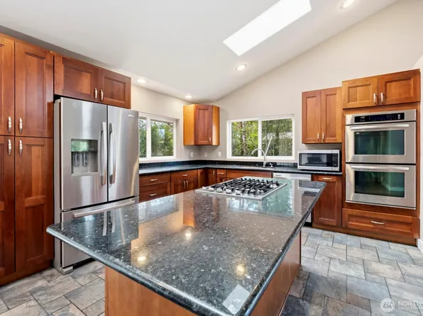 871 NE LARSON BLVD, Belfair, WA 98528