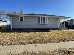 1719 Woodland Dr, Columbus, NE 68601