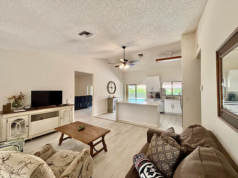 2153 Amesbury Cir — Photo 9